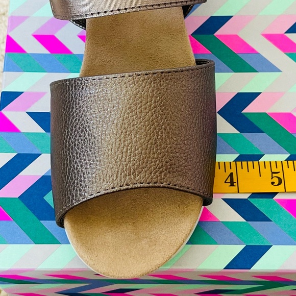 Platform Sandals - Picture 7 of 9